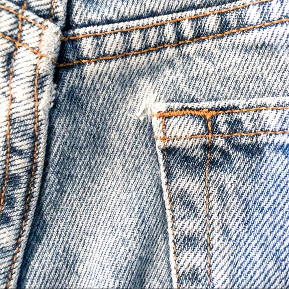 Vintage 1990’s High-Waisted Light Wash Denim Jeans - Picture 8 of 10